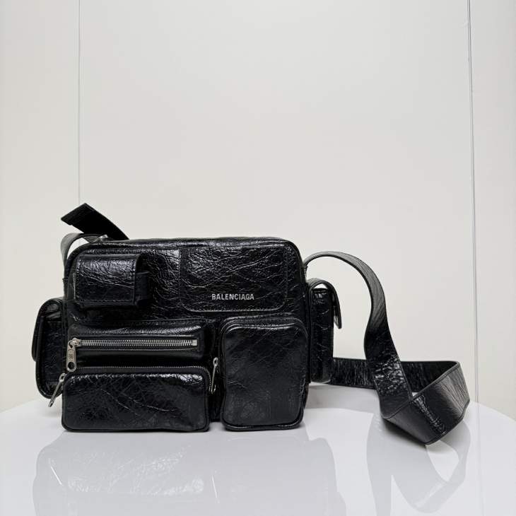 Picture of Balenciaga Handbags _SKUfw220056138fw